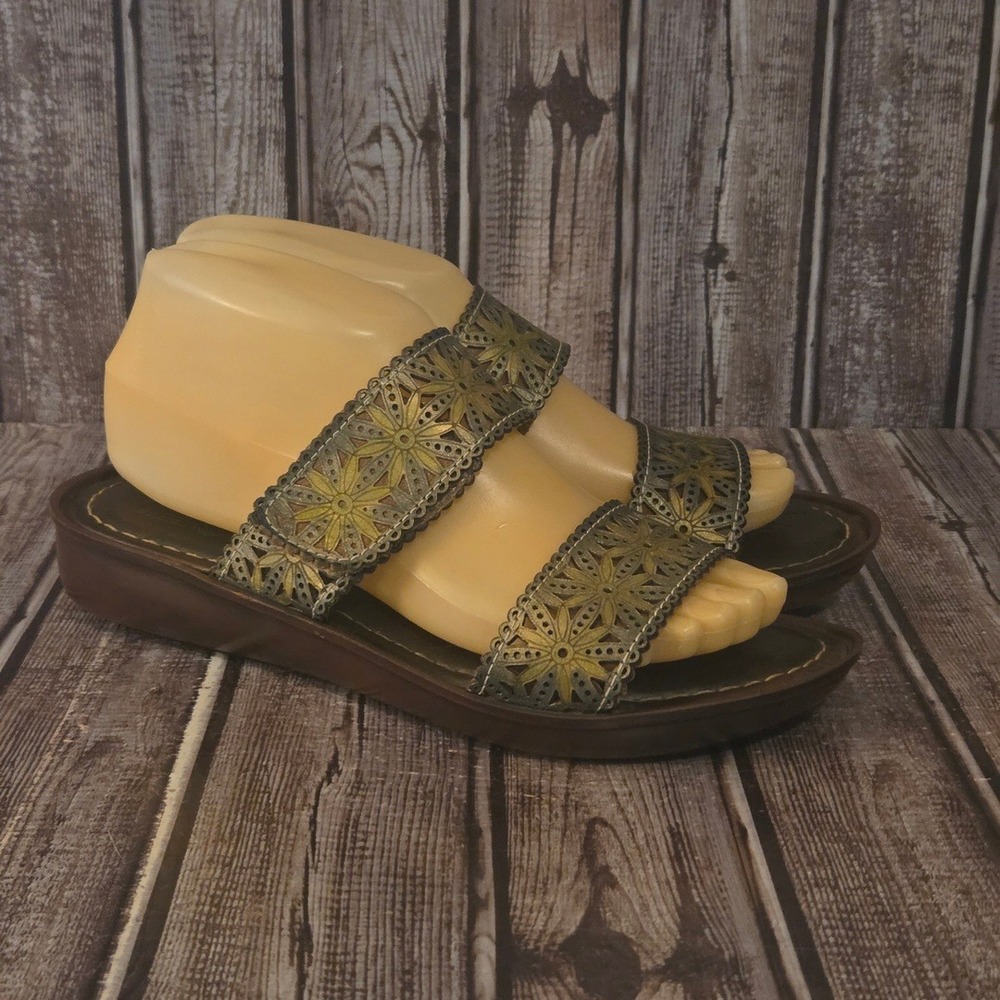 Sz 38 / 7.5-8 L'Artiste Spring Step Tashika Olive Green Floral Leather Sandals